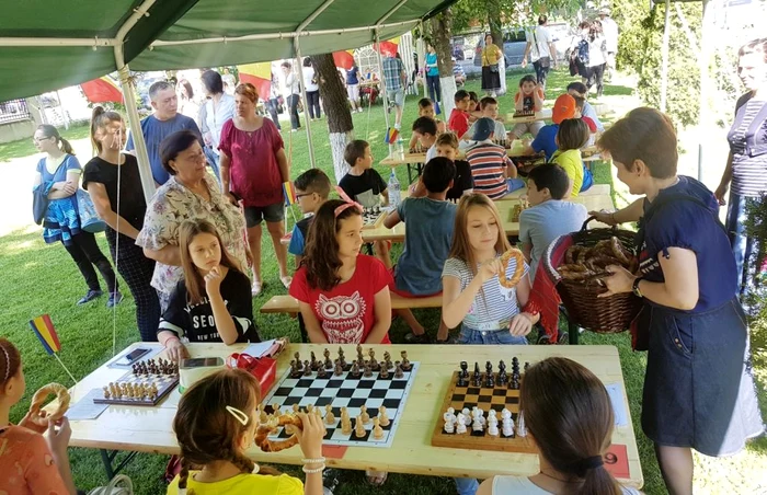 Elevii scutiţi de sport vor face şah. FOTO: Arhivă