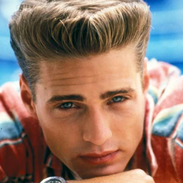 Frângea inimile adolescentelor în 1990, în serialul pentru adolescenți