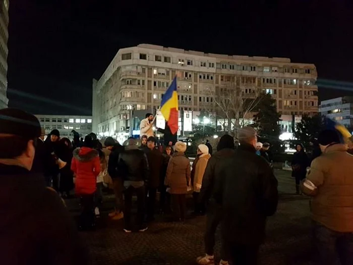 Ploieştenii au ieşit şi luni la protest, dar în număr mult mai mic  FOTO:Diana Frîncu