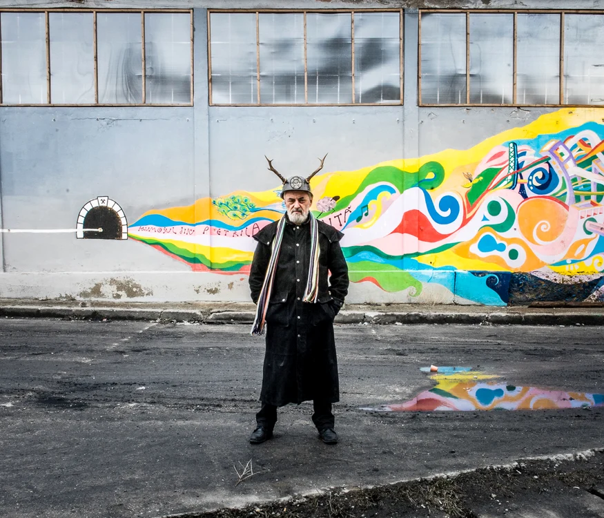 „Îmi place să desenez cîţiva copaci şi publicul să vadă pădurea“ – interviu cu Andrei DĂSCĂLESCU jpeg