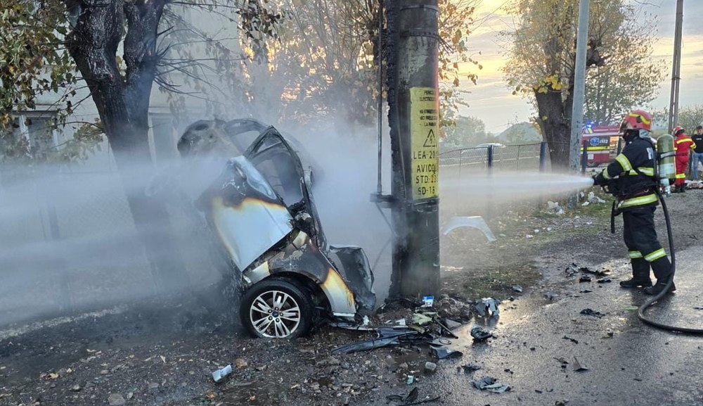Accident cumplit în Prahova: un bărbat a murit după ce mașina sa a luat foc în urma unui accident