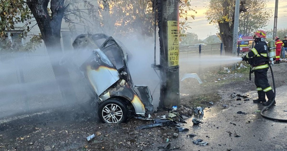 Accident tragic în Prahova: un bărbat a decedat după ce mașina i-a luat foc.