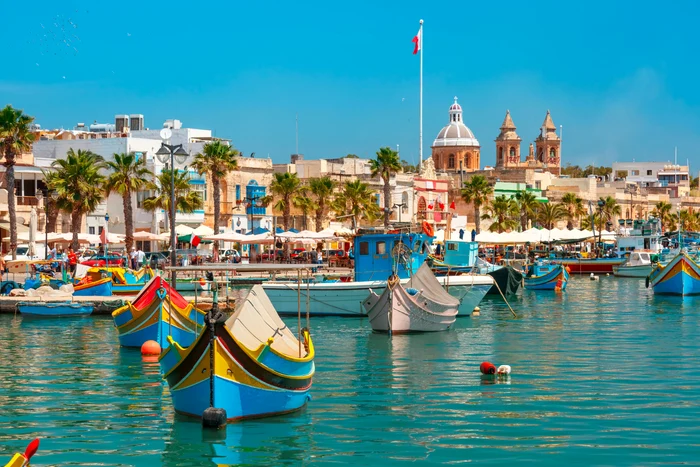 Satul pescăresc Marsaxlokk, colorat și plin de viață. foto: Shutterstock