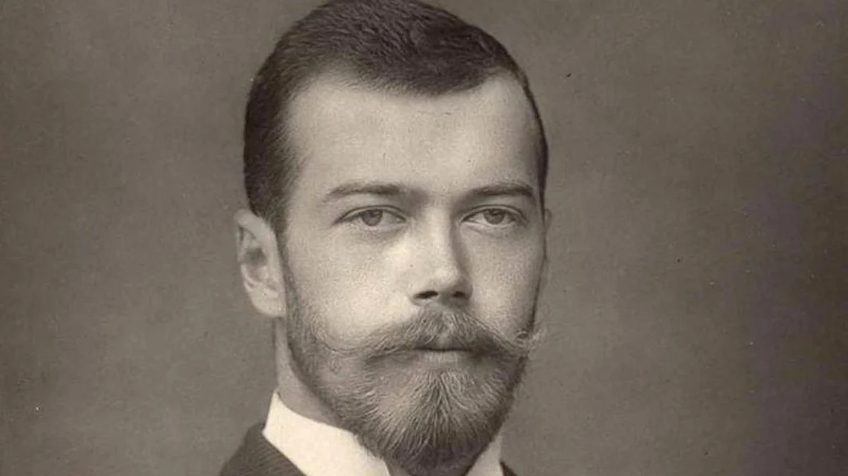 8 martie: Începe Revoluţia de la Petrograd, în urma căreia ţarul Nicolae al II lea abdică jpeg