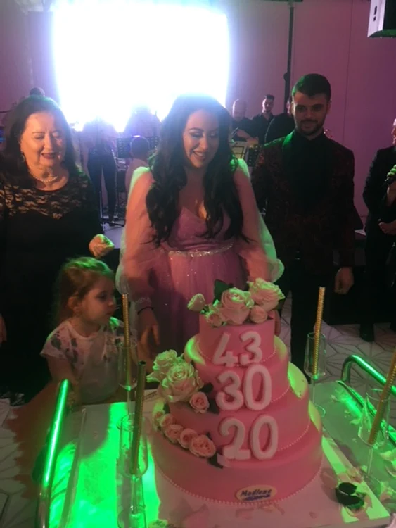 Oana Roman a avut un tort aniversare cu patru etaje