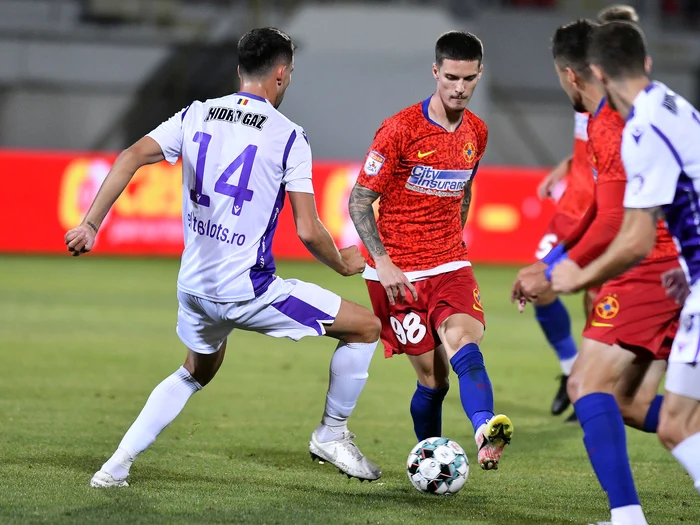 În vervă, Dennis Man a marcat 6 goluri în două meciuri și a transformat și o lovitură de departajare, cea decisivă din meciul cu TopolaFoto: sportpictures.eu