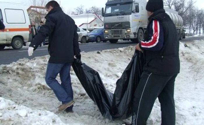 Bătrânul mort avea în jur de 70 de ani