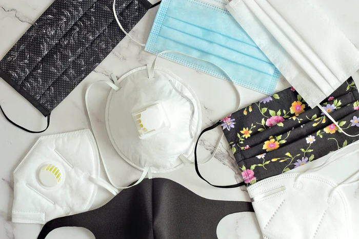 Un accesoriu care ne va însoţi mult timp de-acum înainte Foto: Epa-Efe