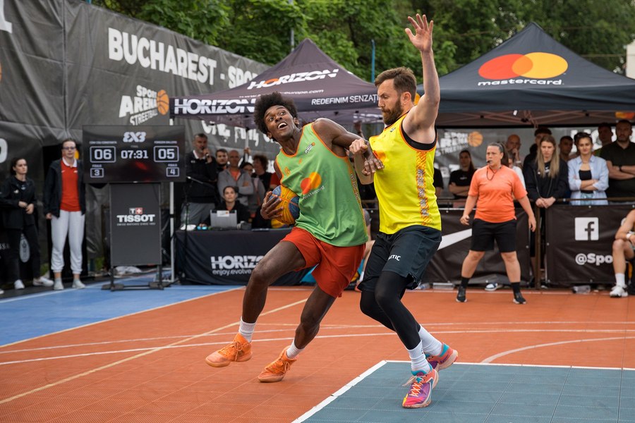 Spectatori din Liga Campionilor la Sport Arena Streetball: Alexia Căruțașu a dat startul finalei în turneul de baschet 3x3