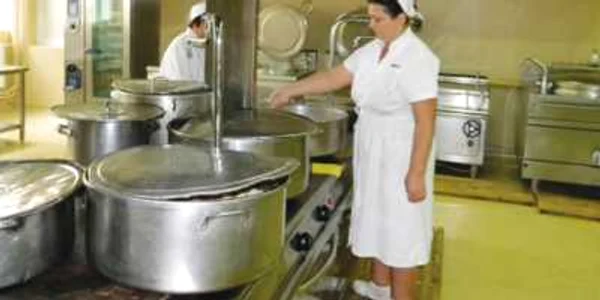Bucătăria de la Spitalul Judeţean costă dublu faţă de una similară din Târgu Mureş