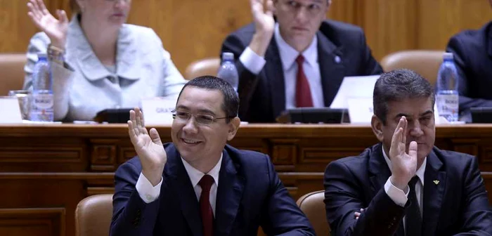 Victor Ponta reuşeşte să rămână premier şi după o a patra moţiune eşuată a PNL. FOTO Mediafax