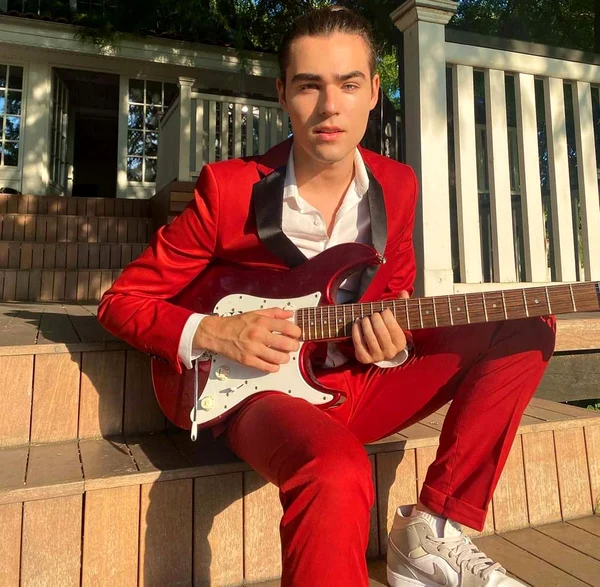 Radu Ştefan a moştenit toate talentele artistice ale tatălui său