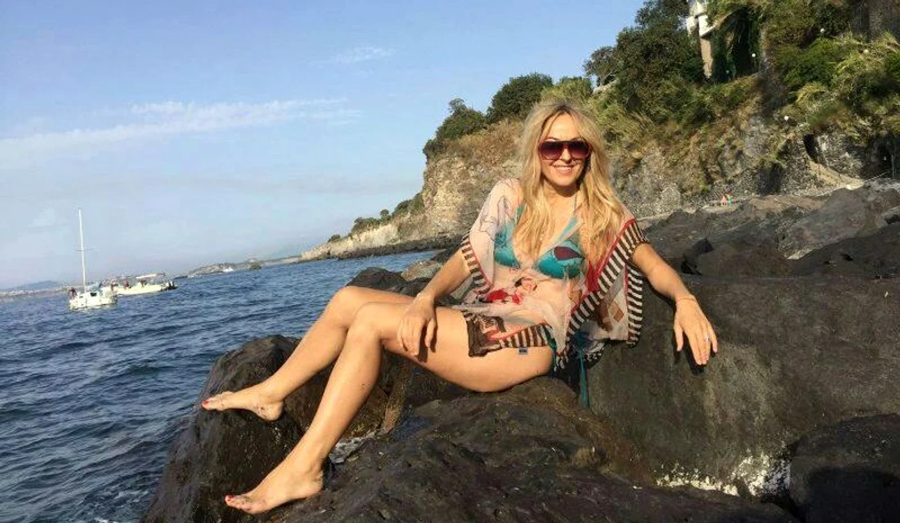 
    Nu există vacanţă în care Florentina să nu facă sport. Vara, înotul e de bază  