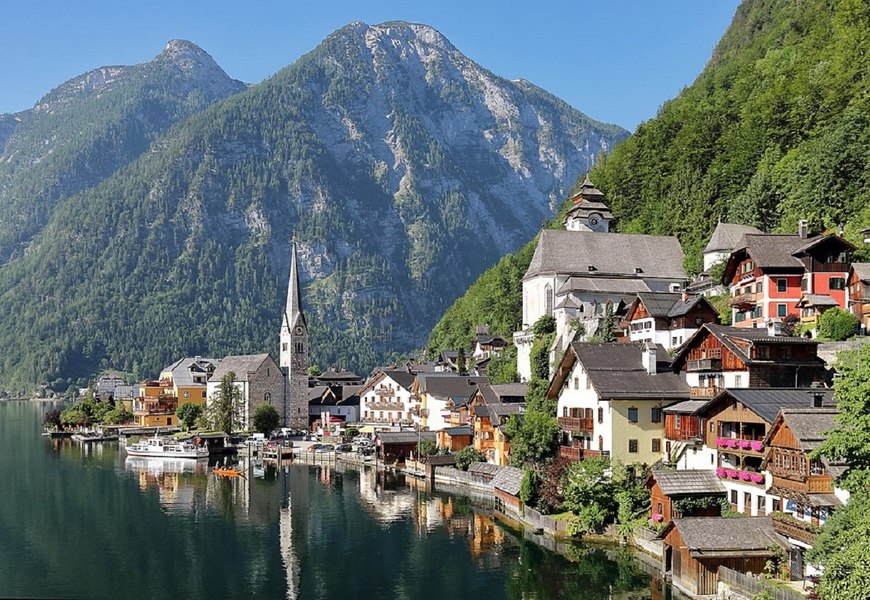 Locuitorii pitorescului orăşel Hallstatt din Austria protestează față de turismul de masă