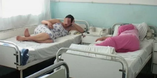 Trei copii vor serba ziua de naştere de Crăciun