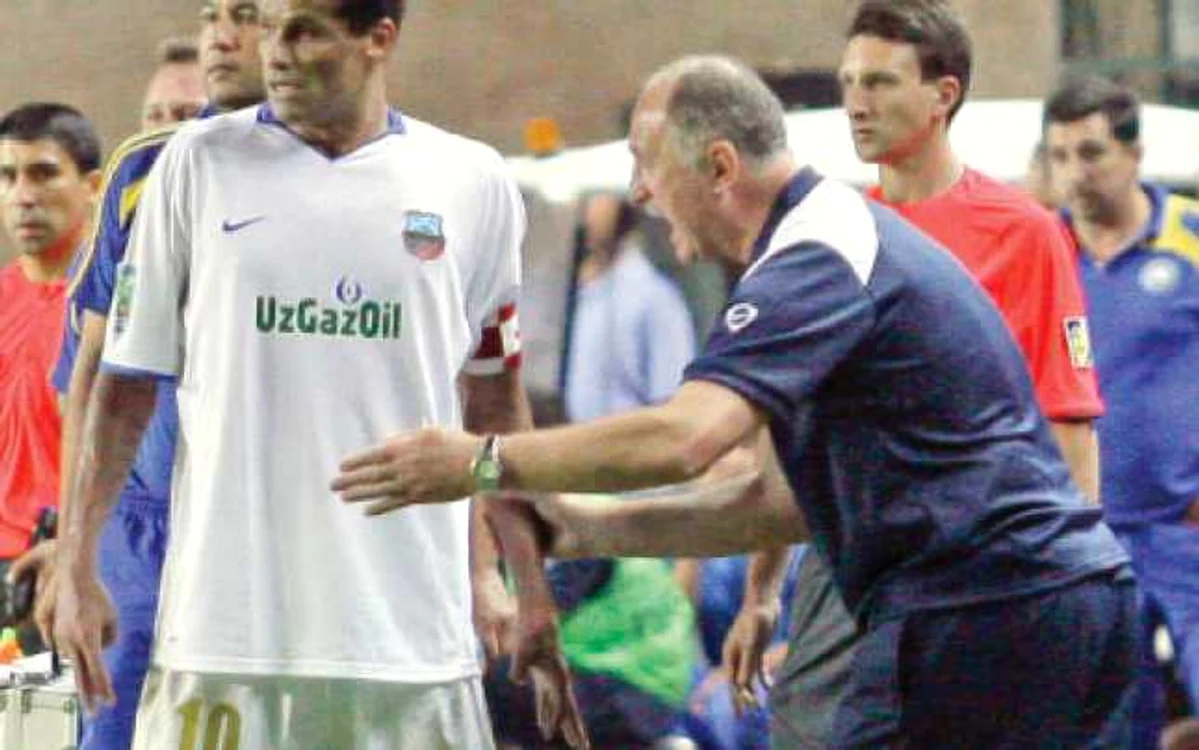 Scolari (dreapta) şi Rivaldo au găsit un eldorado în Uzbekistan