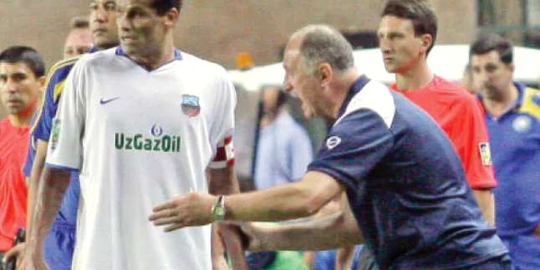 Scolari (dreapta) şi Rivaldo au găsit un eldorado în Uzbekistan