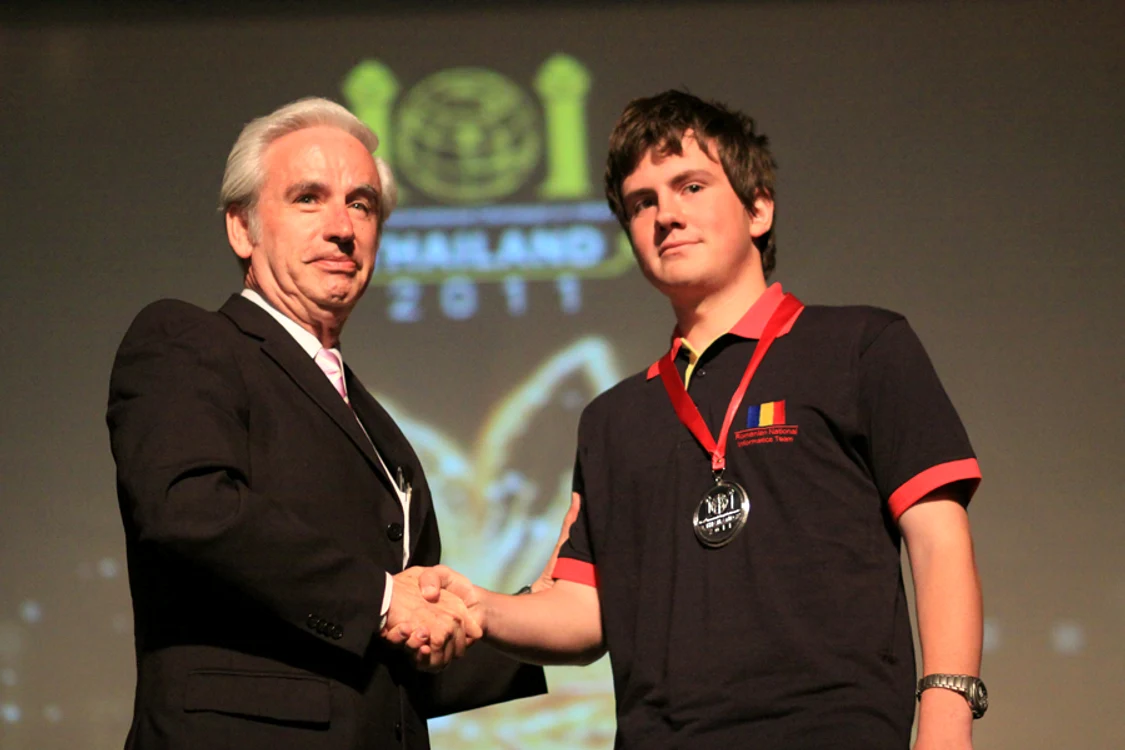 Andrei Purice, felicitat pentru medalia de argint obţinută în acest an la Internaţionala de Informatică din Thailanda