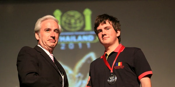 Andrei Purice, felicitat pentru medalia de argint obţinută în acest an la Internaţionala de Informatică din Thailanda