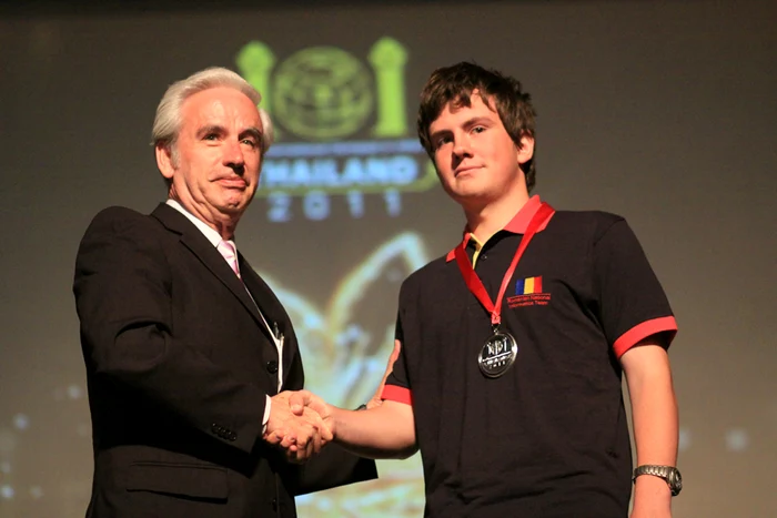 Andrei Purice, felicitat pentru medalia de argint obţinută în acest an la Internaţionala de Informatică din Thailanda