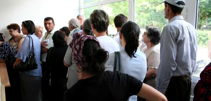Conducerea Prefecturii se aşteaptă ca instituţiile să fie asaltate, pentru  diverse servicii, de către românii întorşi acasă de sărbători