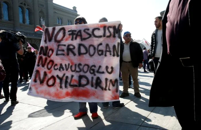 Mesaj transmis de protestarii din Berna/ Foto: Reuters