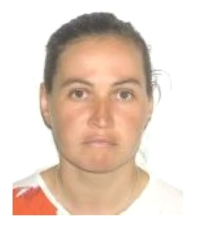 Femeia de 32 de ani este căutată de poliţişti