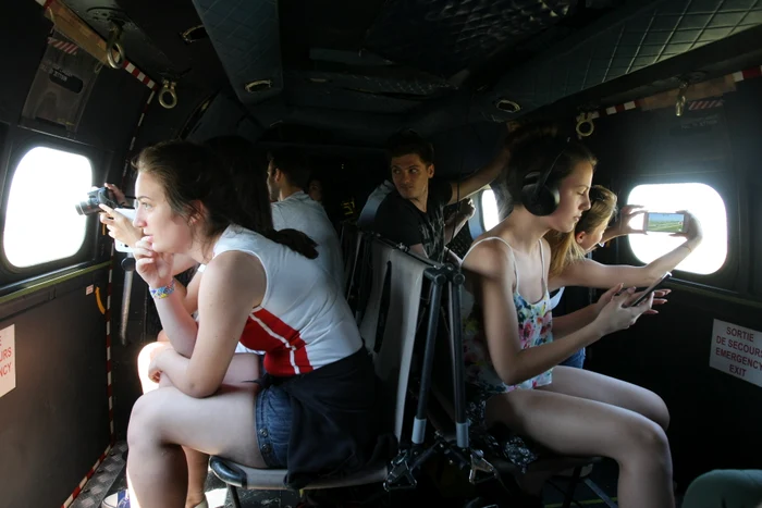 Circa 200 de oameni s-au putut plimba cu aeronavele militare