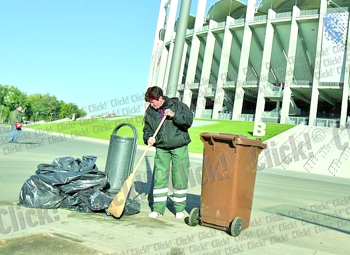În sectorul de  tribună rezervat  englezilor a rămas  mult gunoi (fotografii: Dorin Constanda)