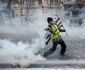 Lupte de stradă între vestele galbene şi poliţişti la Paris Franta FOTO AFP