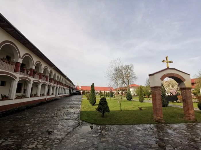 Mănăstirea de la Şag a devenit un loc preferat de reculegere şi pentru timişoreni FOTO Ş.Both