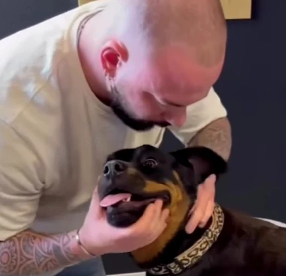 Chiropracticianul și cățelușa Hailey.