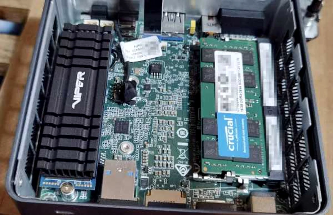 Intel NUC 10 i7FNH SSD FOTO Adrian Pogîngeanu