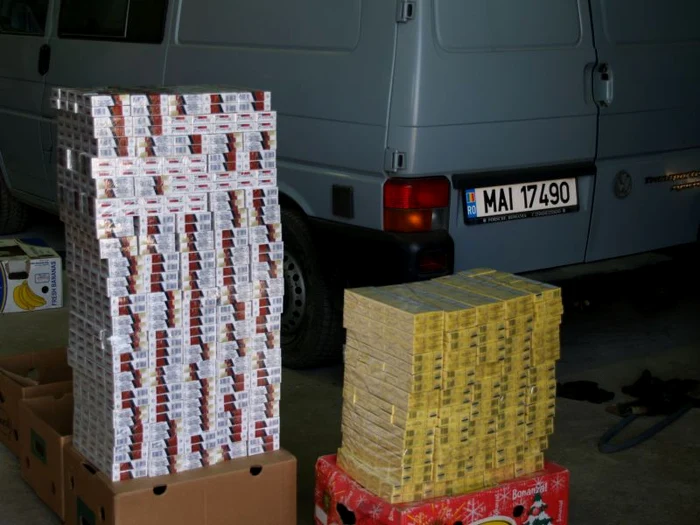 Ţigări de contrabandă dosite în lăzi cu mere