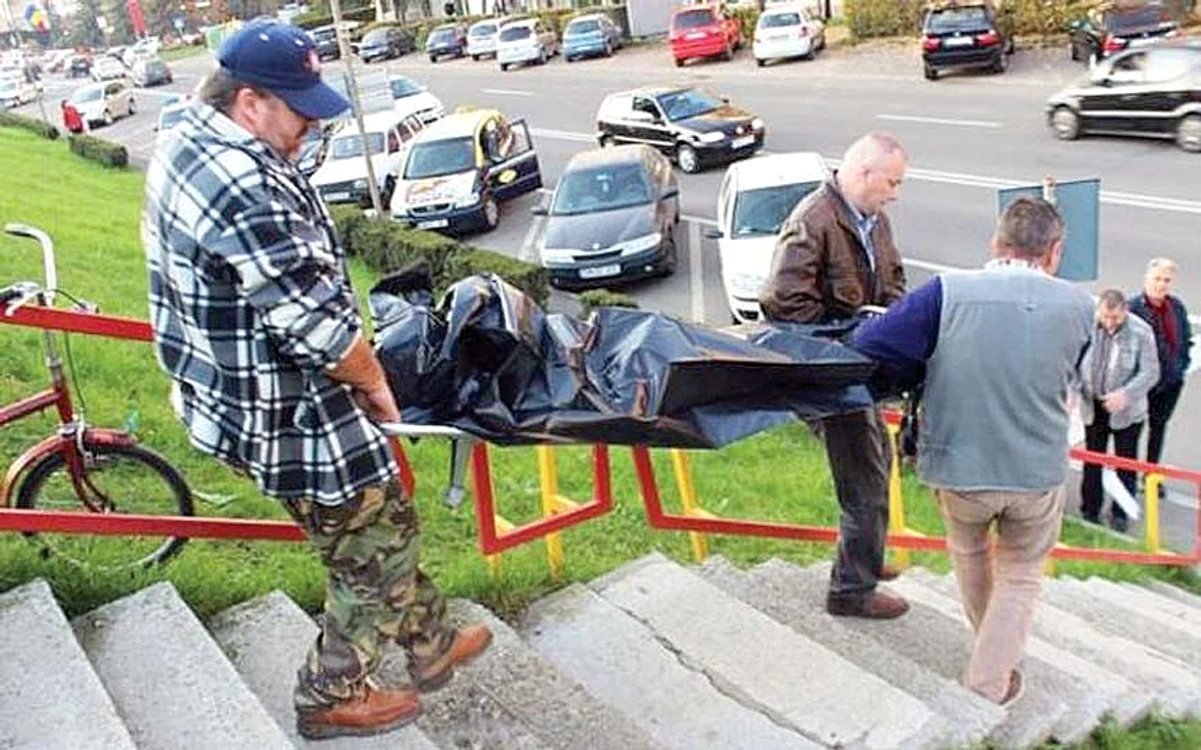 Cadavrul femeii a fost găsit luni, la ora 14.00, şi dus la IML