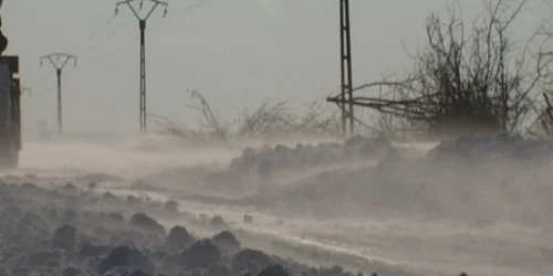 Localităţi întregi au rămas izolate de lume.
