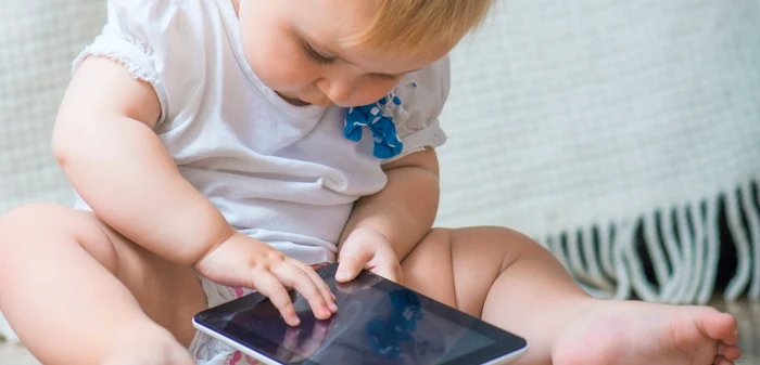 Numărul copiilor care învaţă de mici să stea pe internet creşte alarmant FOTO Shutterstock