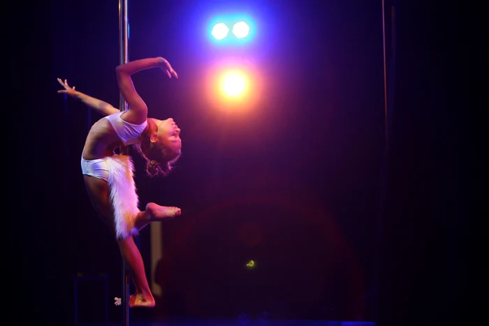 
    Fetiţele au avut evoluţii spectaculoase la barăFoto: David Muntean  