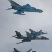 Două bombardiere strategice americane antrenamente comune deasupra României cu avioane ale Forţelor Aeriene Române FOTO MApN