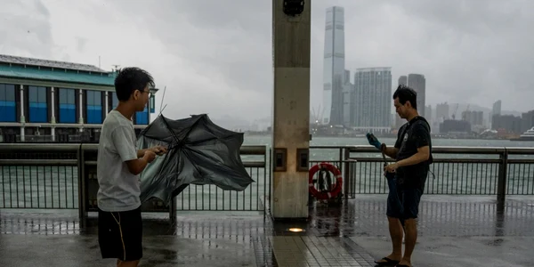 Taifunul Saola a ajuns în Hong Kong Foto EPA EFE jpg