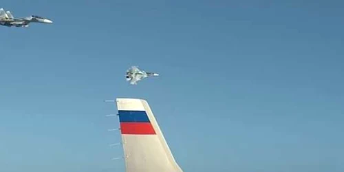 Avioane de vanatoare Suhoi SU-27 escortand avionul prezidential rus FOTO Captura YouTube