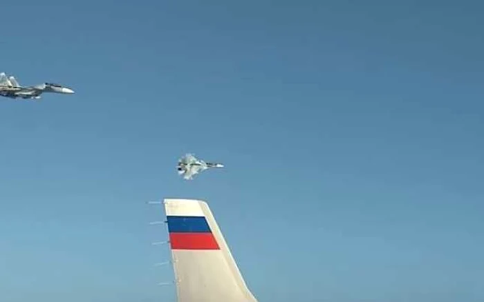 Avioane de vânătoare Suhoi SU-27 escortând avionul prezidenţial rus FOTO Captură YouTube