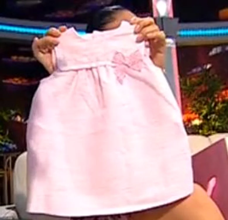 Gabi i-a luat o rochiţă roz bombom finuţei ei (captură: Kanal D)