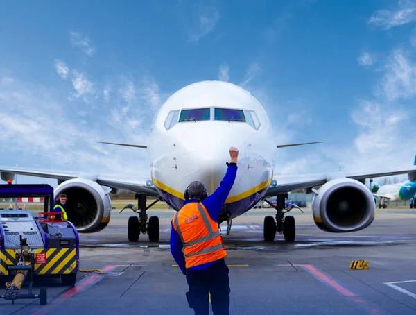 În prezent, pasagerii sancționați de o companie aeriană pot zbura cu alte lini.FOTO FB Ryanair