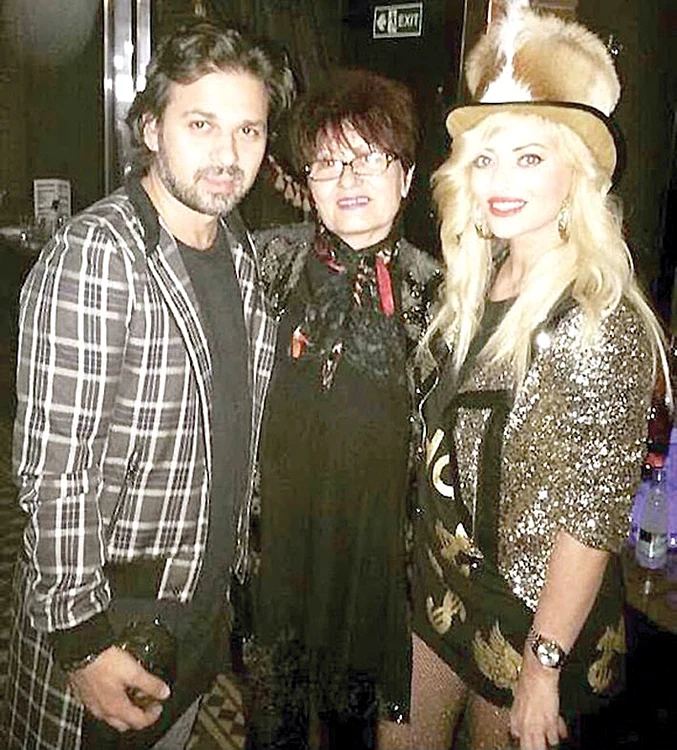 Ioana alături  de fiul Răzvan  și de nora Delia