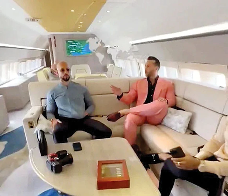 Cei doi fraţi  închiriază doar  aeronave de lux