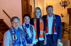 Împăratul Naruhito, Împărăteasa Masako, Regele Willem Alexander și Regina Maxima umărind meciul Japonia Olanda din FIFA World Cup FOTO Casa Regală olandeză jpg