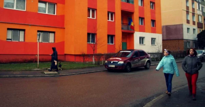 Peisajul urban în culori ţipătoare. FOTO: D. Guţă . ADEVĂRUL.