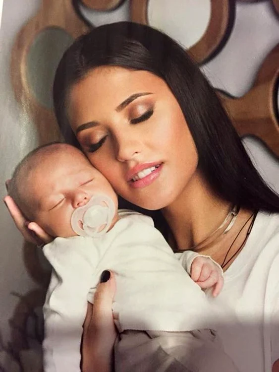 
    Antonia şi fiul Dominic, un copil cuminte Foto Arhivă Personală  
