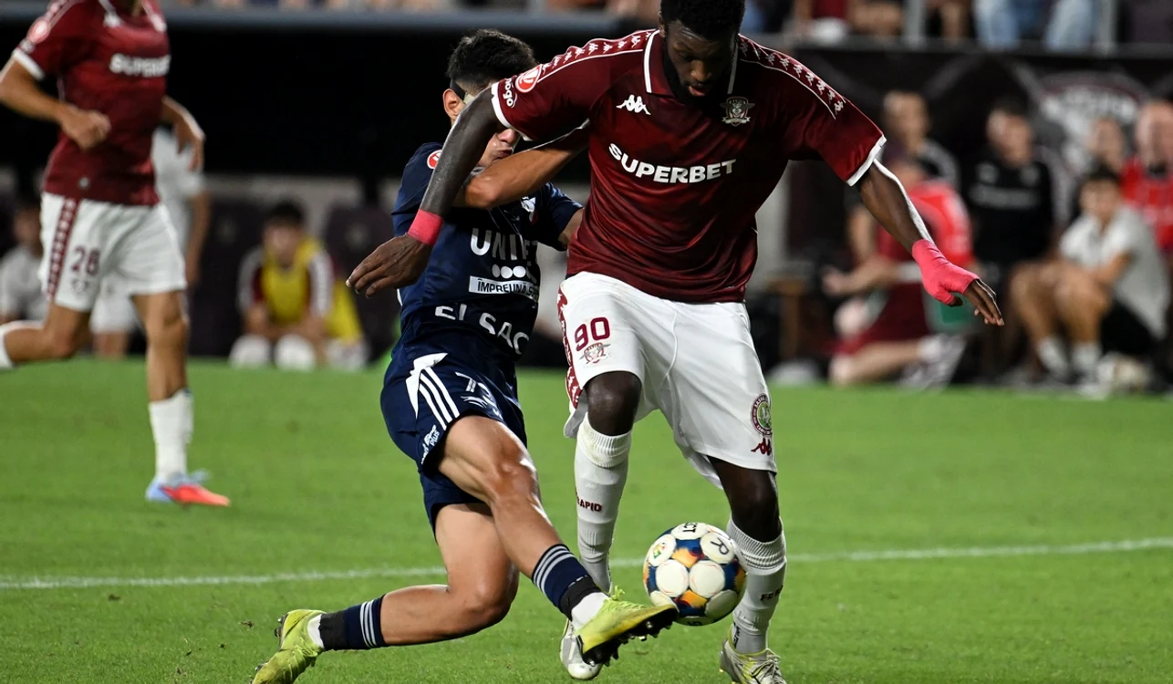 Antoine Baroan (dreapta) a salvat-o pe Rapid (FOTO: Sportpictures)